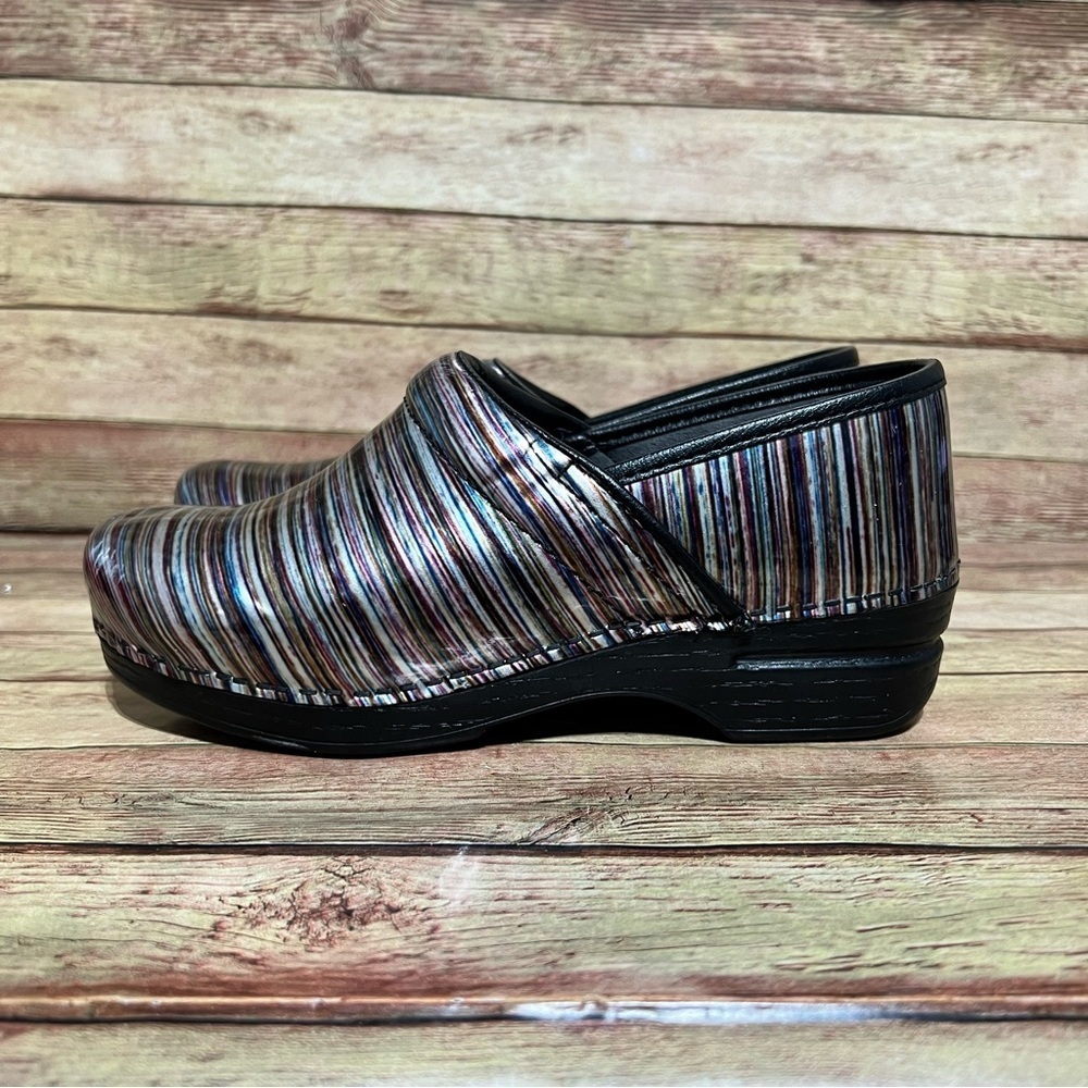 Dansko XP Pro Patent Leather Nursing Clogs